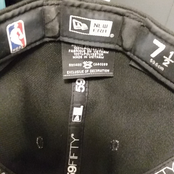 Vintage East Coast college sports snapbacks. - Picture 17 of 17